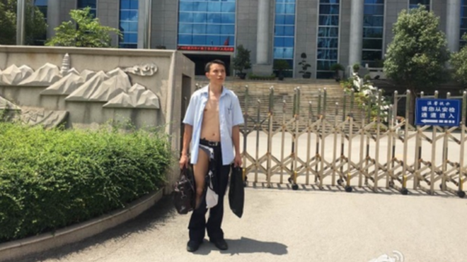 Chinese lawyer stript